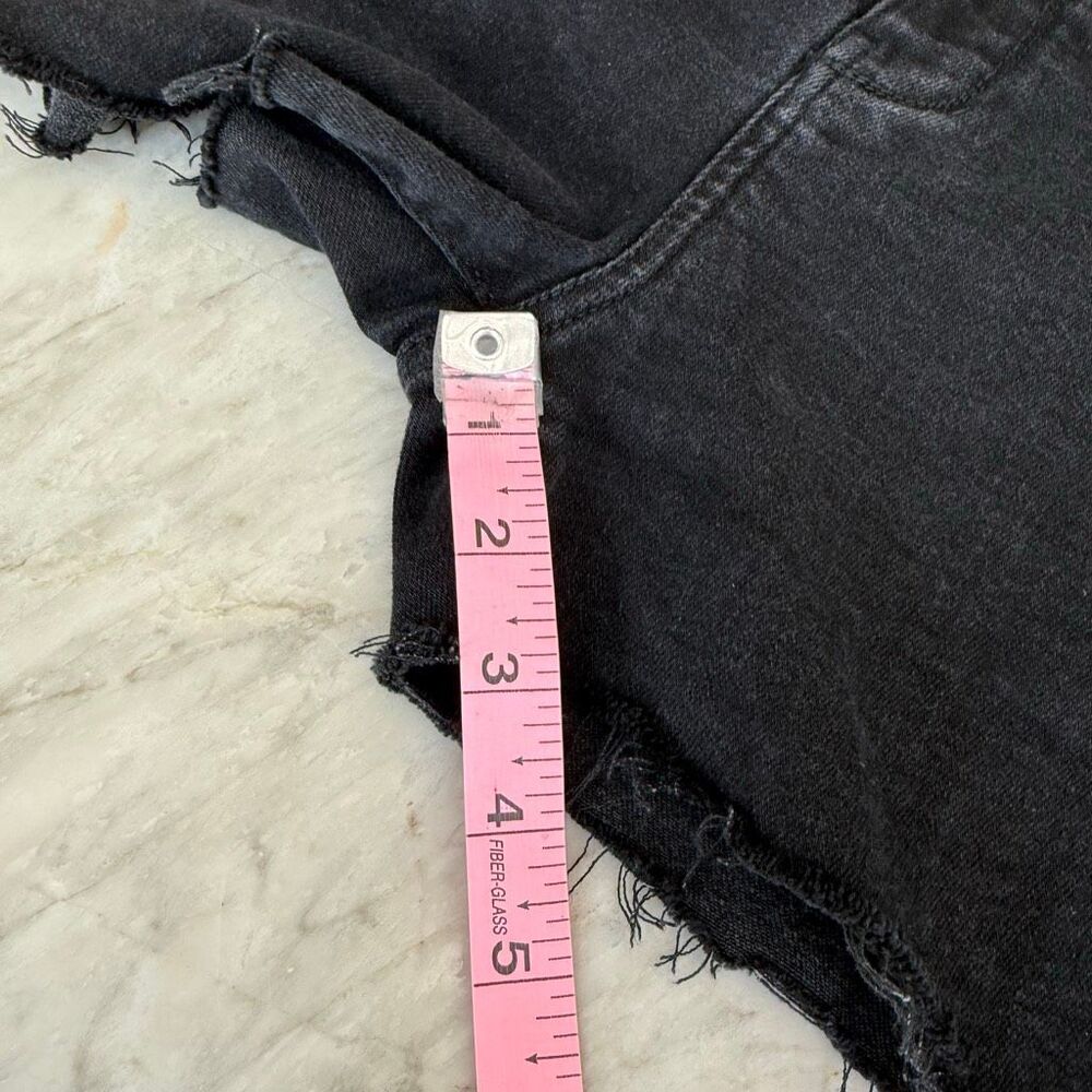 Anthropologie Pilcro The Icon Black High Rise Denim Shorts Sz 30 Raw Hem Stretch - Picture 9 of 9